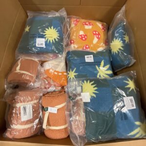Assorted new name-brand wholesale bedding pallet with duvet covers and sheets
