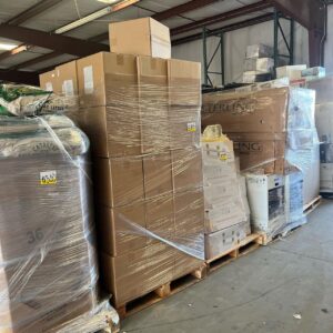 A diverse Appliance Vacuums Tools Pallet featuring new items like vacuums, drills, and blenders, ready for bulk purchase.